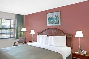 Howard Johnson by Wyndham Ft. Myers FL