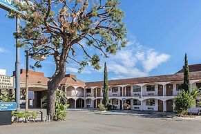 Rodeway Inn Magic Mountain Area