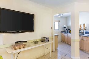 Rodeway Inn Magic Mountain Area