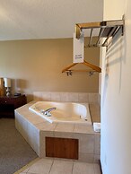 Nisswa Hotel and Suites
