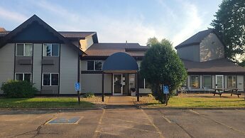 Nisswa Hotel and Suites
