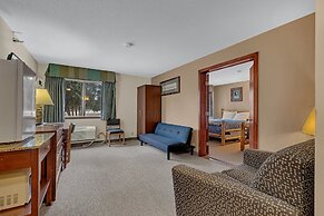 Nisswa Hotel and Suites