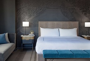 The Marquette Hotel, Curio Collection by Hilton