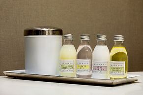 The Marquette Hotel, Curio Collection by Hilton