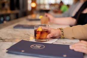 The Marquette Hotel, Curio Collection by Hilton