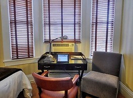 Executive Hotel Vintage Court