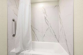 Quality Inn Pelham I-65 exit 246