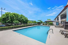 Quality Inn Pelham I-65 exit 246