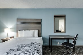 Days Inn & Suites by Wyndham Spokane