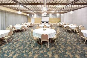 Ramada Hotel & Conference Center by Wyndham Lewiston