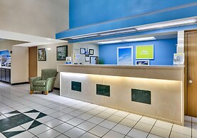 Days Inn & Suites by Wyndham Bentonville