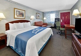 Days Inn & Suites by Wyndham Bentonville