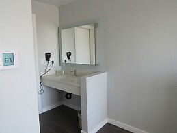 Capri Suites Anaheim