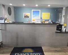 Days Inn by Wyndham Portage