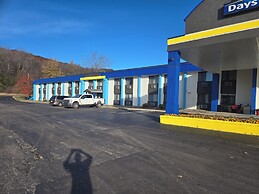 Days Inn by Wyndham Portage