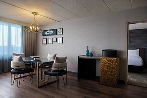 Renaissance Chicago North Shore Hotel