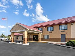 Super 8 by Wyndham Sturtevant/Racine