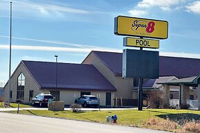 Super 8 by Wyndham Sturtevant/Racine