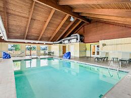Super 8 by Wyndham Sturtevant/Racine