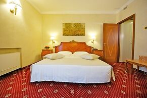 HOTEL STENDHAL