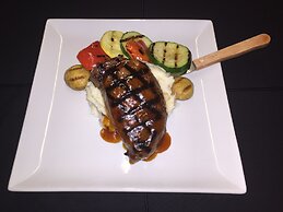 Holiday Inn Mississauga Toronto West by IHG