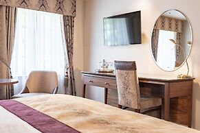 The Swans Nest Hotel