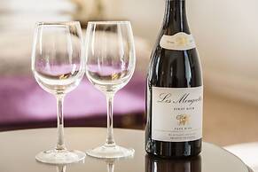 The Swans Nest Hotel