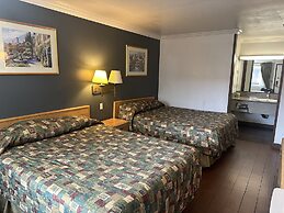 Palm Inn Hotel near Tyler Mall Riverside