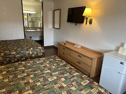 Palm Inn Hotel near Tyler Mall Riverside