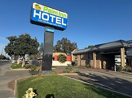 Palm Inn Hotel near Tyler Mall Riverside