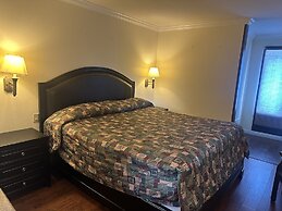 Palm Inn Hotel near Tyler Mall Riverside