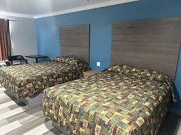 Palm Inn Hotel near Tyler Mall Riverside