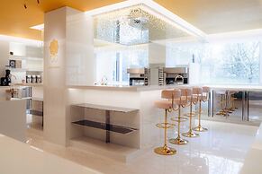 The Berkeley, Maybourne