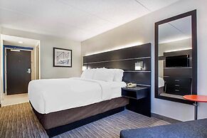 Holiday Inn Express and Suites Albany Airport- Wolf Road, an IHG Hotel