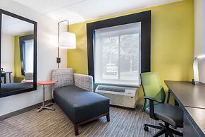 Holiday Inn Express and Suites Albany Airport- Wolf Road by IHG