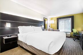 Holiday Inn Express and Suites Albany Airport- Wolf Road by IHG