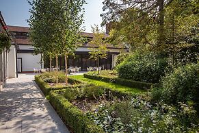 Crowne Plaza Gerrards Cross by IHG