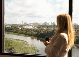 Hilton Palm Beach PBI