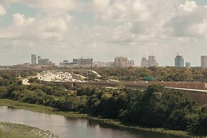 Hilton Palm Beach PBI