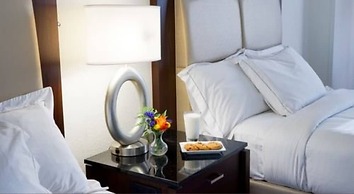 Hilton Palm Beach PBI