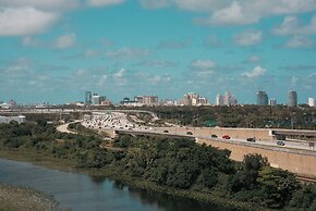 Hilton Palm Beach PBI