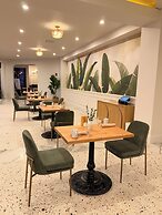 Hilton Palm Beach PBI