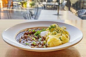 Hell Canyon Grand Hotel, Ascend Hotel Collection