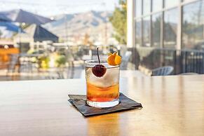 Hell Canyon Grand Hotel, Ascend Hotel Collection