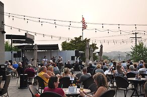 Hell Canyon Grand Hotel, Ascend Hotel Collection