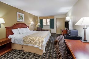 Days Inn by Wyndham Kent - Akron
