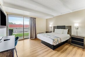 Red Carpet Inn & Suites