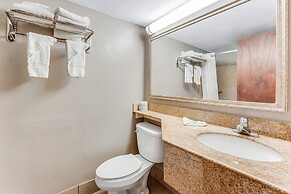 Red Carpet Inn & Suites