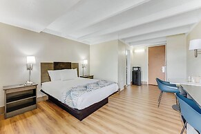 Red Carpet Inn & Suites