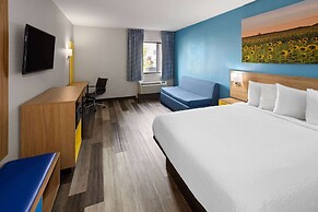 Days Inn & Suites by Wyndham Northwest Indianapolis